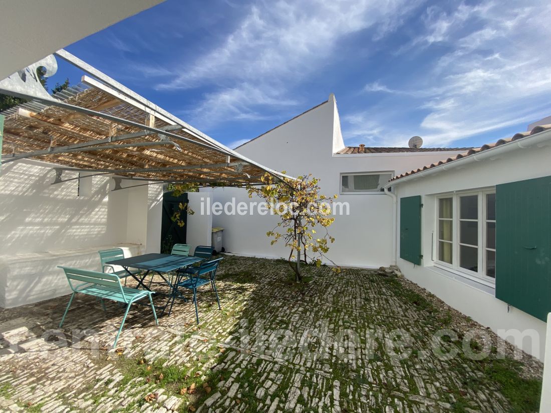 Photo 3: An accomodation located in La Couarde-sur-mer on ile de Ré.