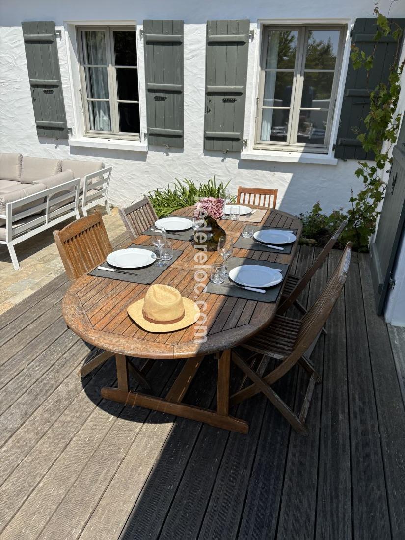 Photo 13: An accomodation located in La Couarde-sur-mer on ile de Ré.