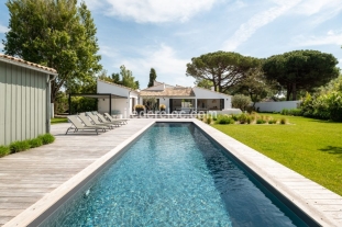 Ile de Ré:Sublime architect-designed house with its heated swimming pool
