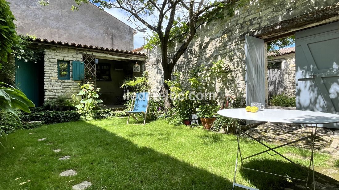 Photo 6: An accomodation located in La Flotte-en-Ré on ile de Ré.