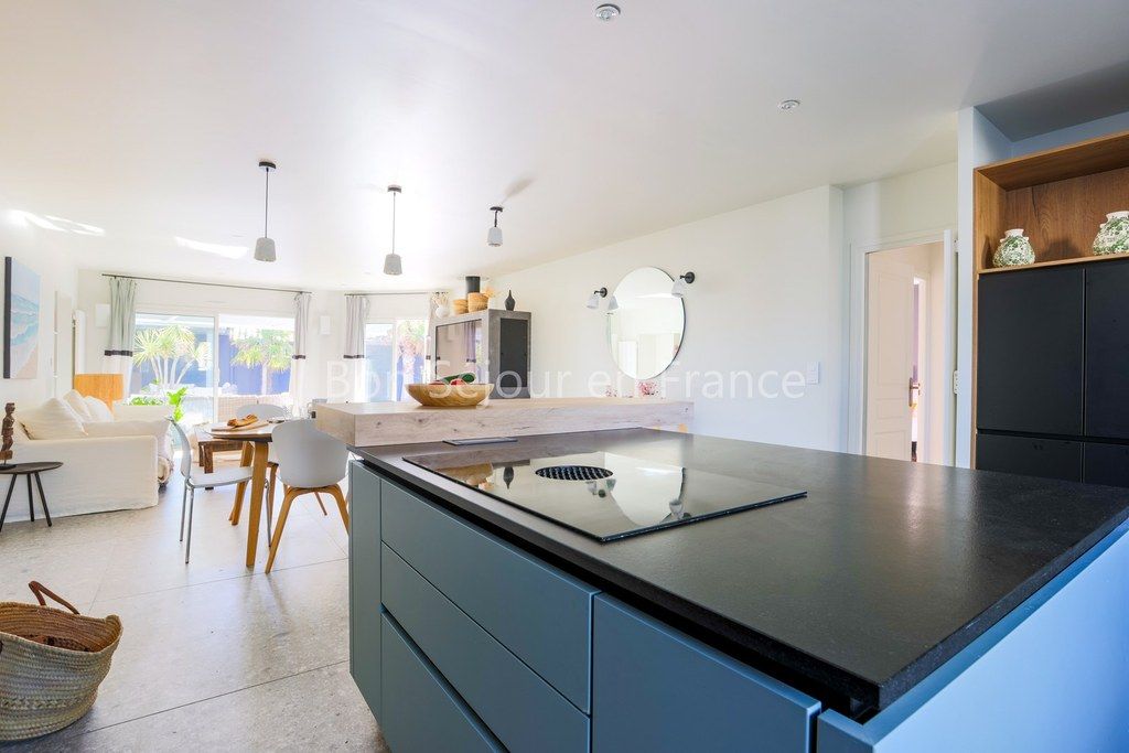 Photo 7: An accomodation located in La Flotte-en-R&eacute; on ile de R&eacute;.