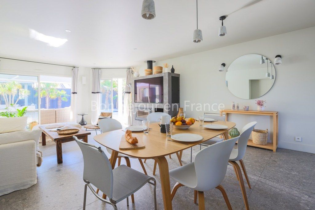 Photo 8: An accomodation located in La Flotte-en-R&eacute; on ile de R&eacute;.