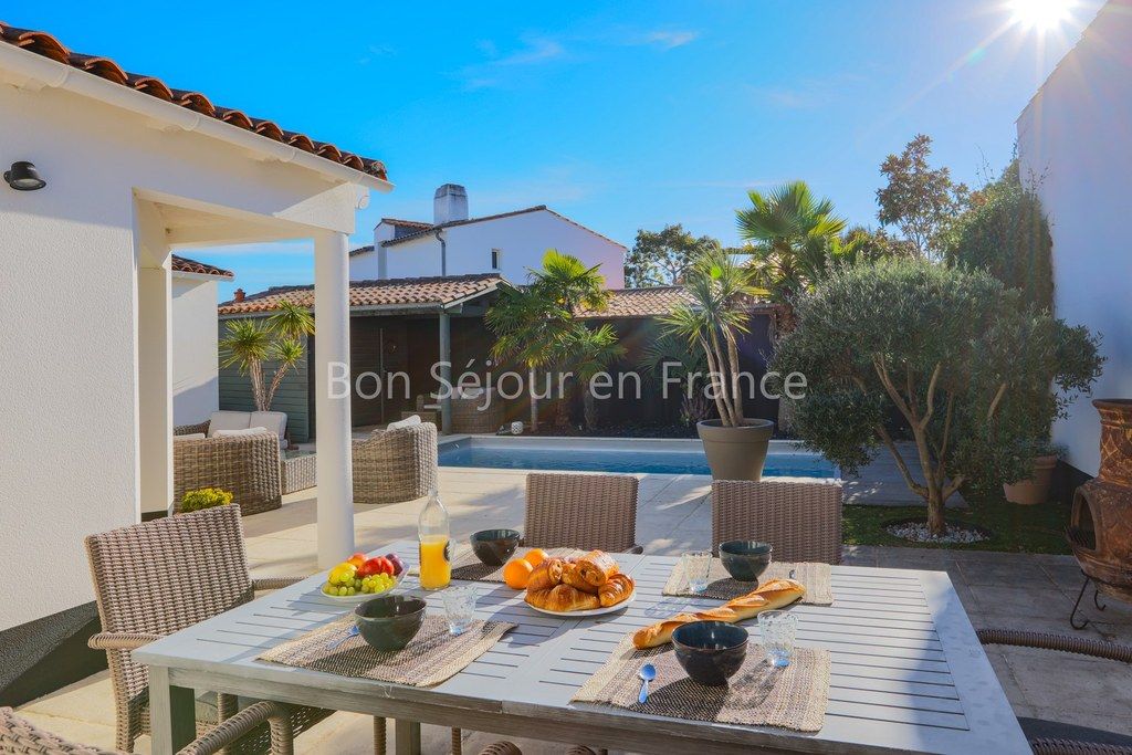 Photo 11: An accomodation located in La Flotte-en-R&eacute; on ile de R&eacute;.