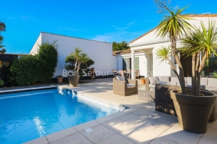 Ile de R&eacute;:Fregate charming family home a stone's throw from the beach