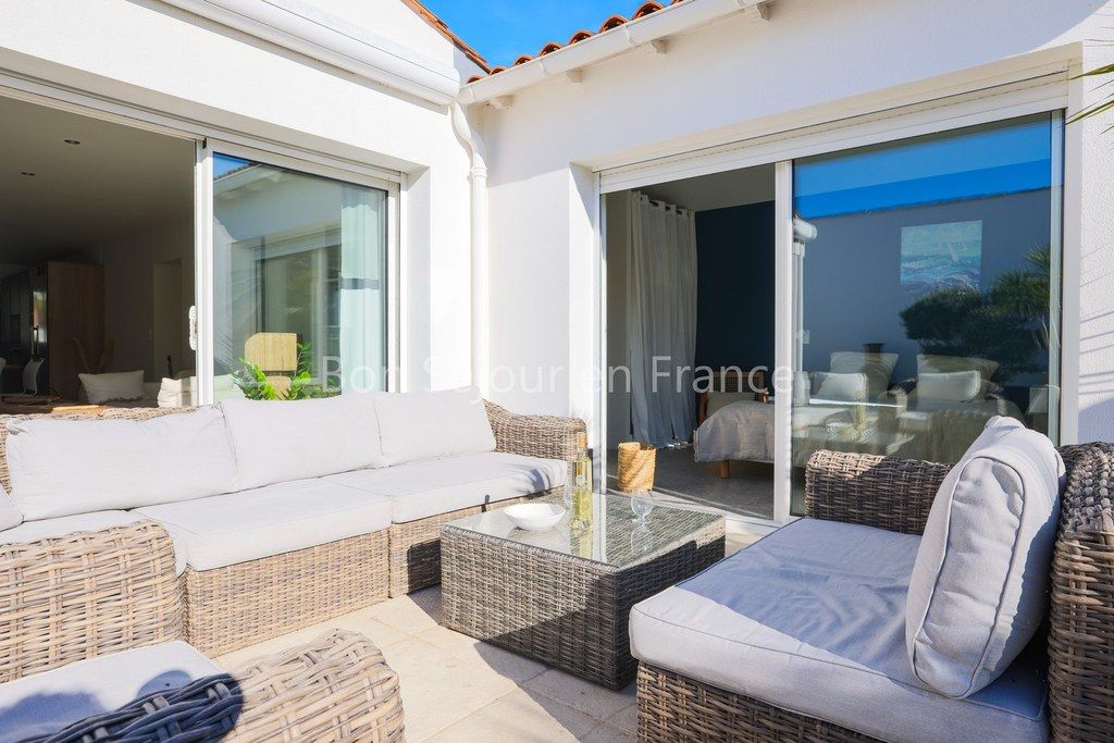 Photo 18: An accomodation located in La Flotte-en-R&eacute; on ile de R&eacute;.