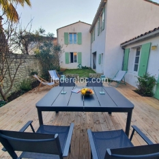 Ile de Ré:Spacious house in 2 parts in the town centre of la flotte