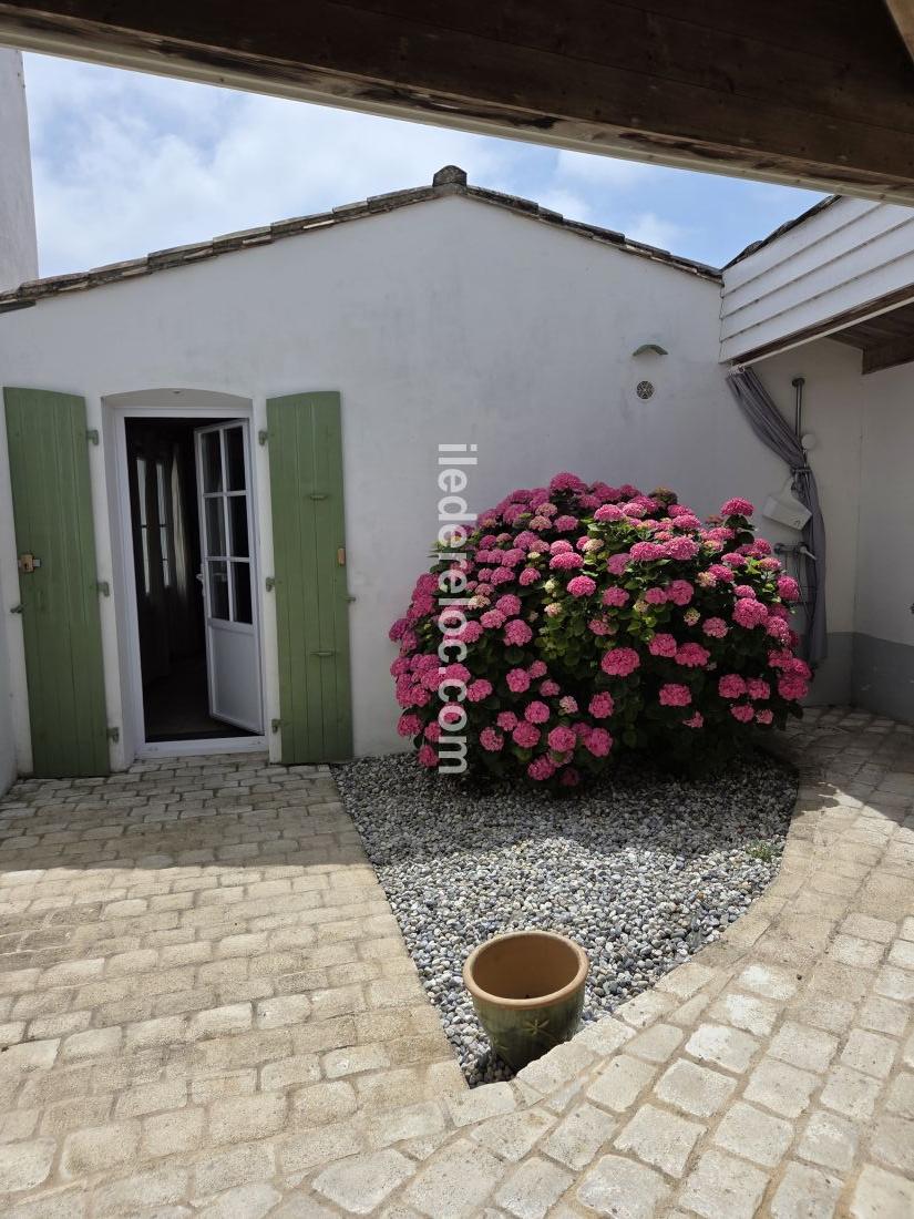Photo 11: An accomodation located in Le Bois-Plage-en-R&eacute; on ile de R&eacute;.