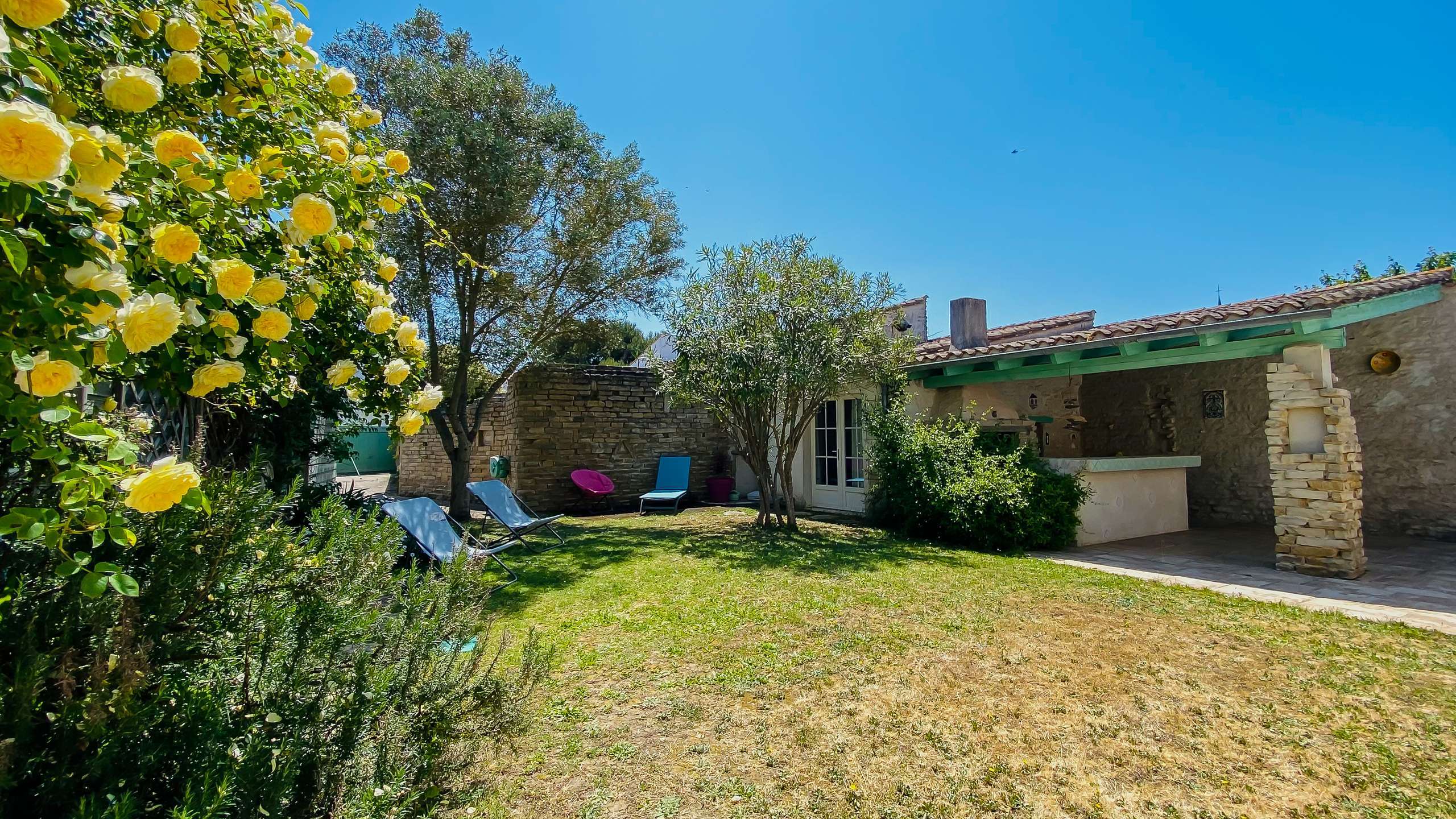 Photo 18: An accomodation located in La Couarde-sur-mer on ile de Ré.