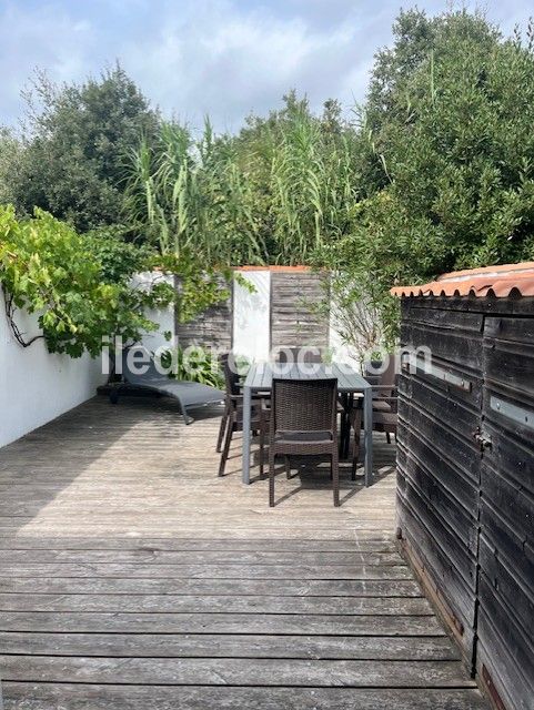 Photo 15: An accomodation located in La Couarde-sur-mer on ile de R&eacute;.