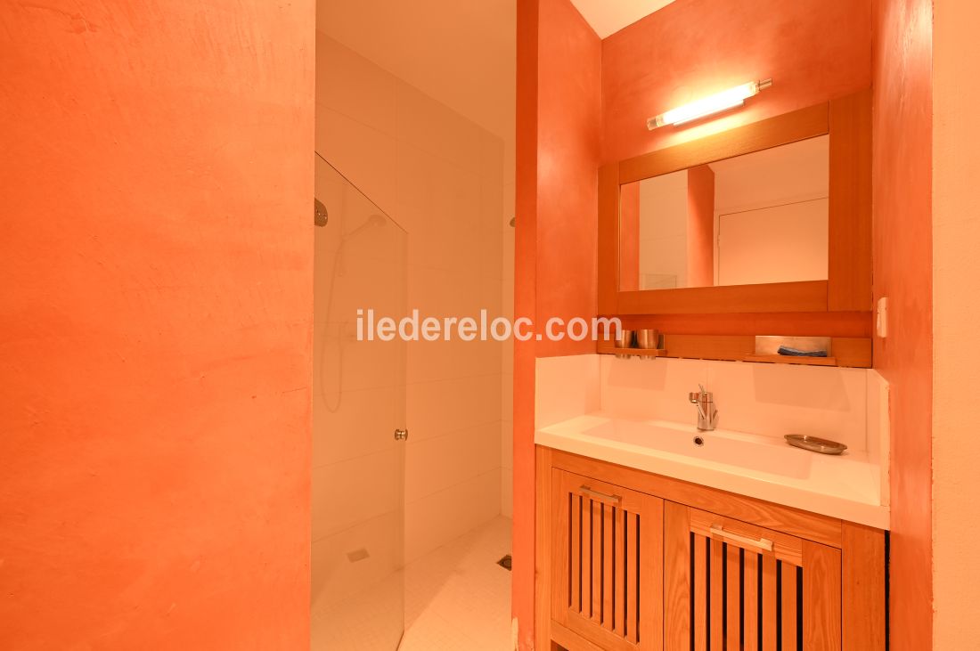 Photo 13: An accomodation located in Sainte-Marie-de-R&eacute; on ile de R&eacute;.