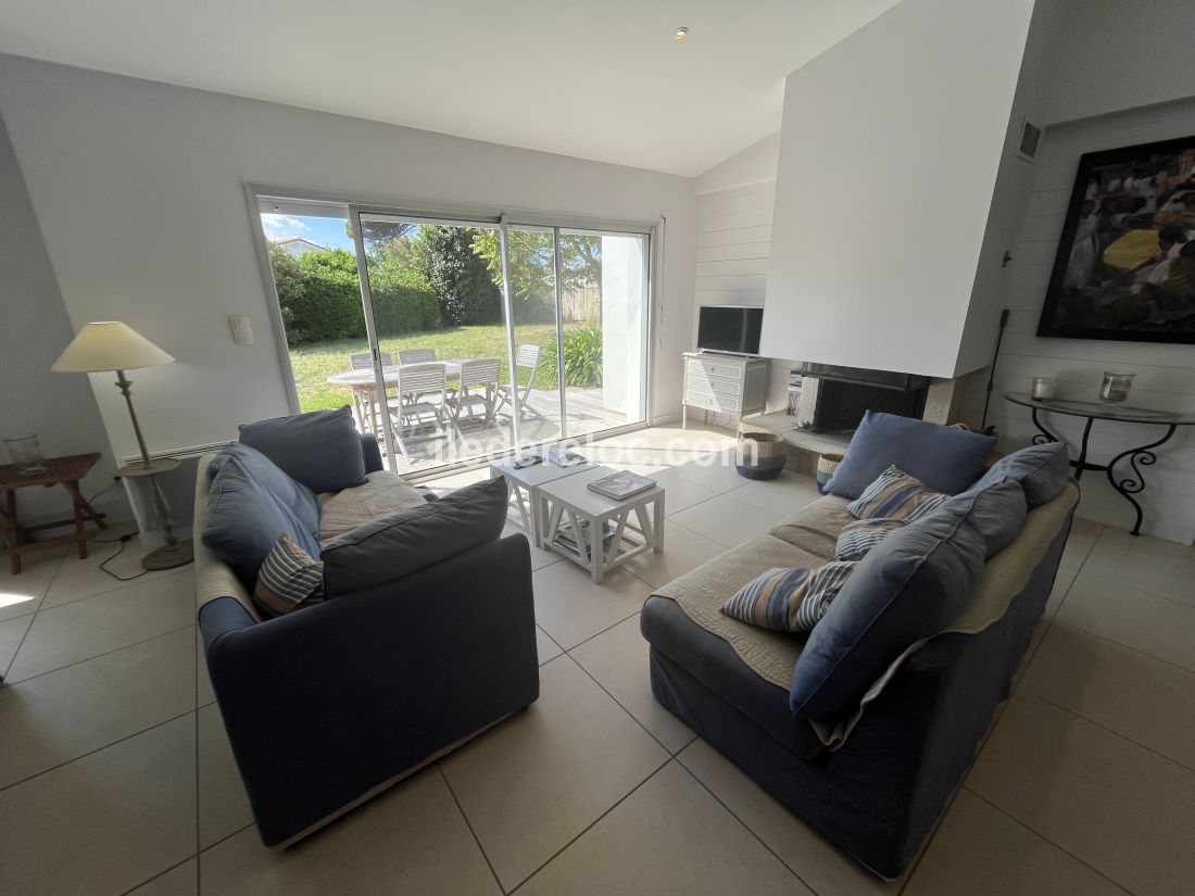 Photo 5: An accomodation located in La Couarde-sur-mer on ile de R&eacute;.