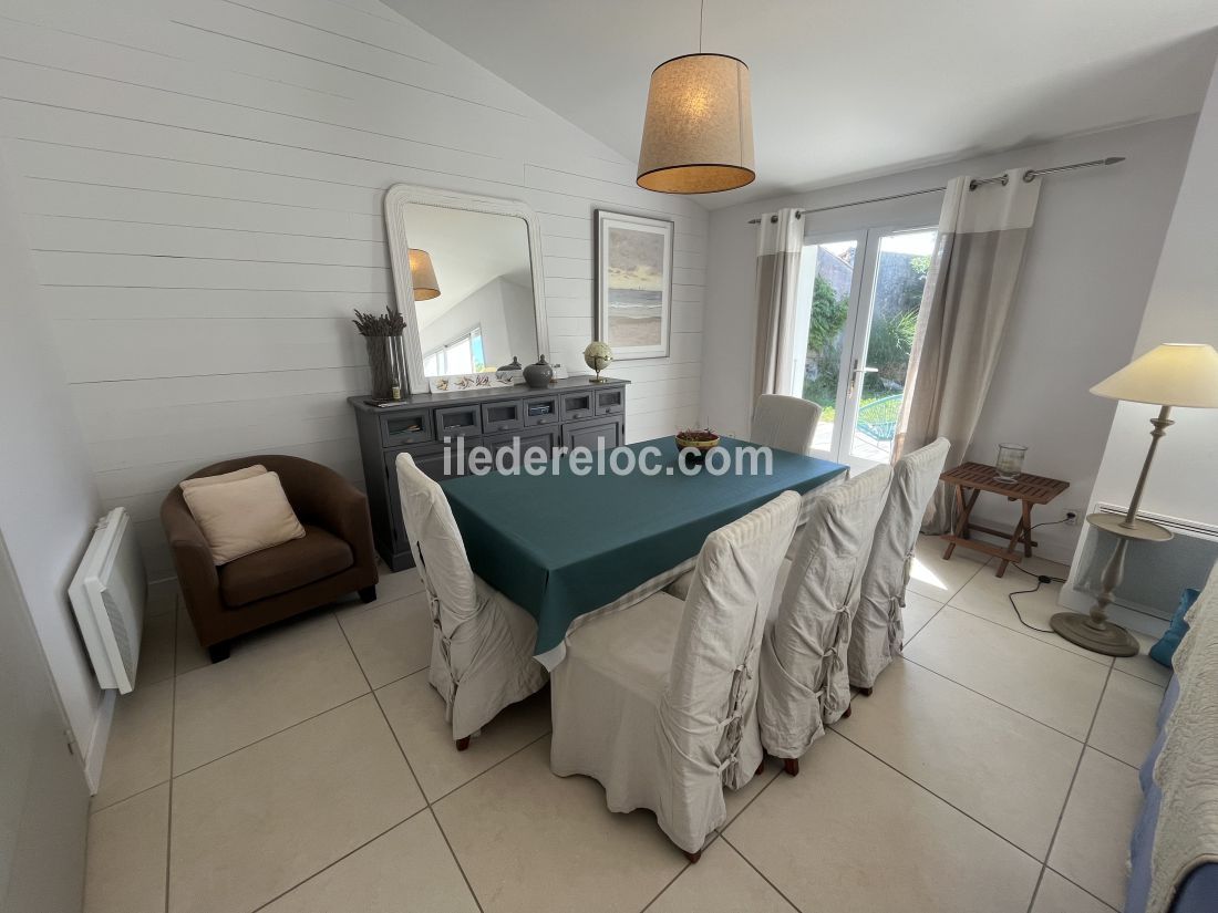 Photo 6: An accomodation located in La Couarde-sur-mer on ile de R&eacute;.