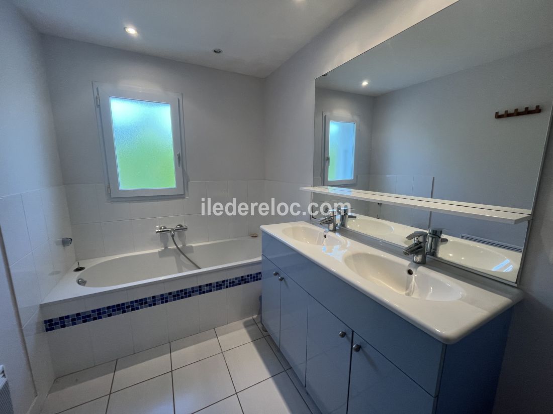 Photo 9: An accomodation located in La Couarde-sur-mer on ile de R&eacute;.