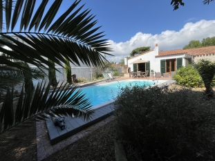 Ile de Ré:Villa de l&#39;olivaie: family home with heated pool for up to 8 people