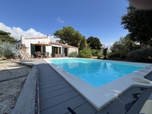Ile de Ré:Villa de l&#39;olivaie: family home with heated pool for up to 8 people