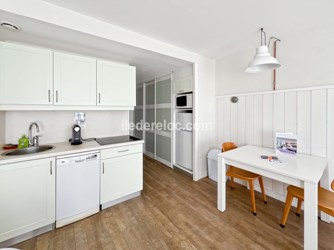 Photo 6: An accomodation located in Saint-Martin-de-Ré on ile de Ré.