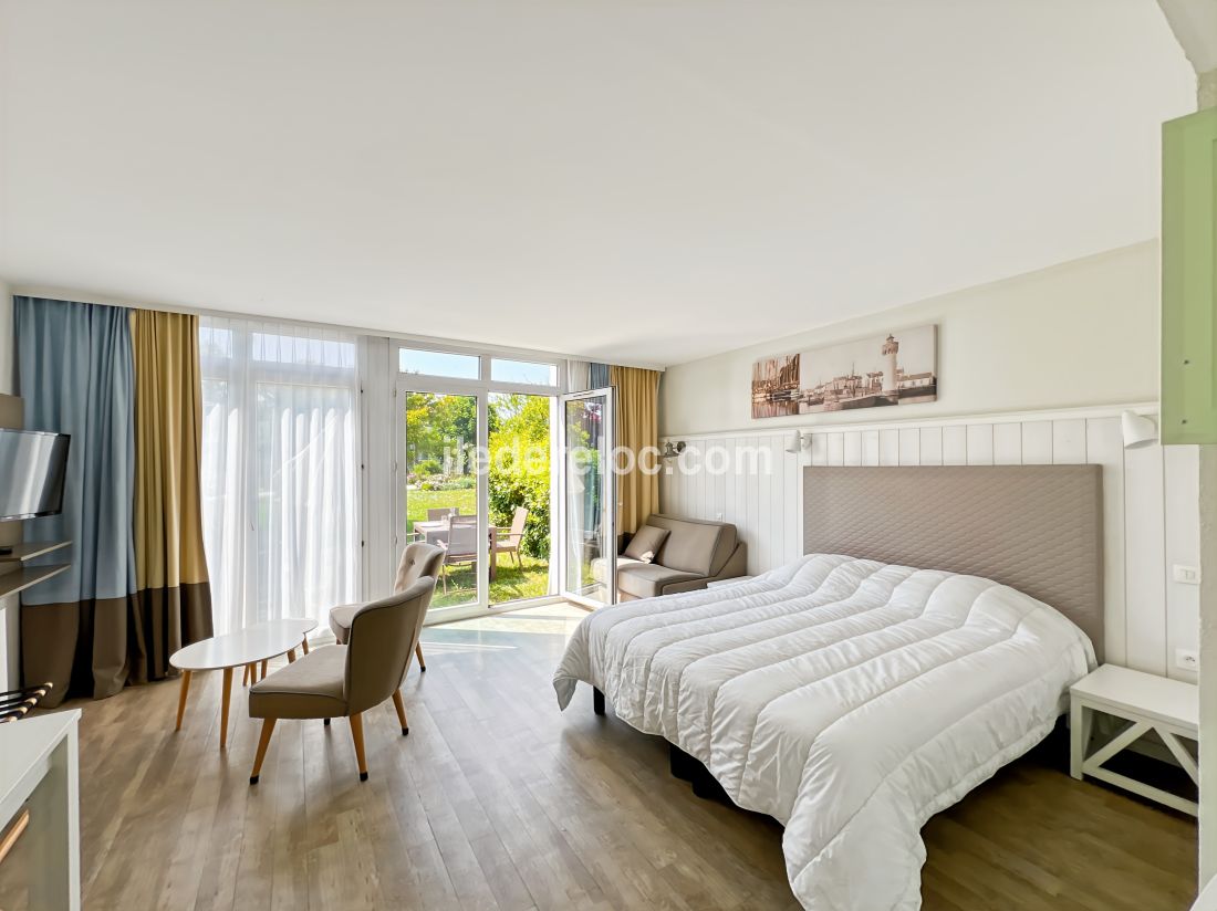 Photo 12: An accomodation located in Saint-Martin-de-Ré on ile de Ré.
