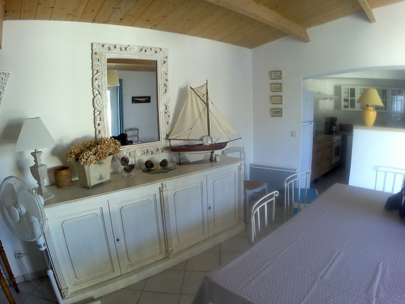 Photo 12: An accomodation located in La Couarde-sur-mer on ile de Ré.