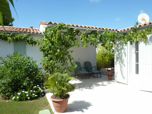 Photo 4: An accomodation located in La Couarde-sur-mer on ile de Ré.