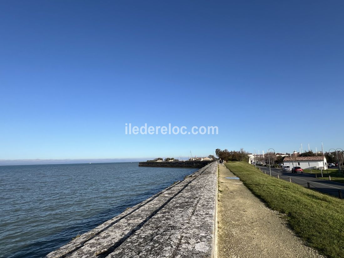 Photo 11: An accomodation located in Saint-Martin-de-R&eacute; on ile de R&eacute;.