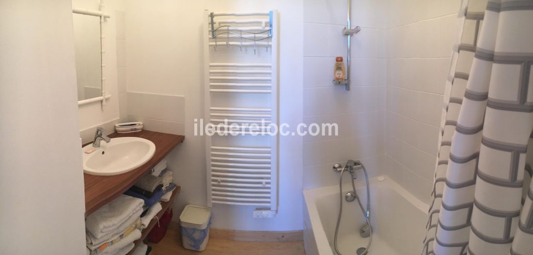 Photo 11: An accomodation located in La Couarde-sur-mer on ile de Ré.