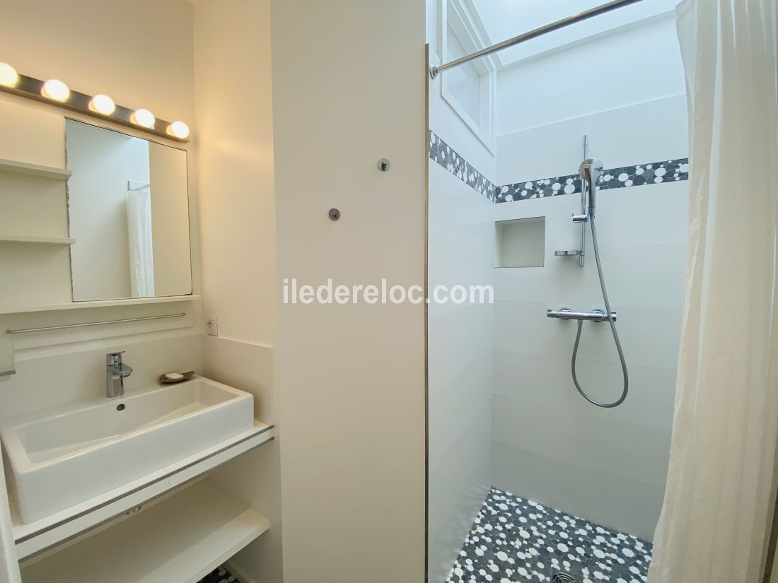 Photo 35: An accomodation located in La Couarde-sur-mer on ile de Ré.