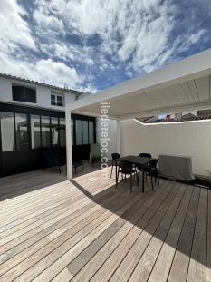 Ile de Ré:High-end services, rooftop and parking at the port of la flotte