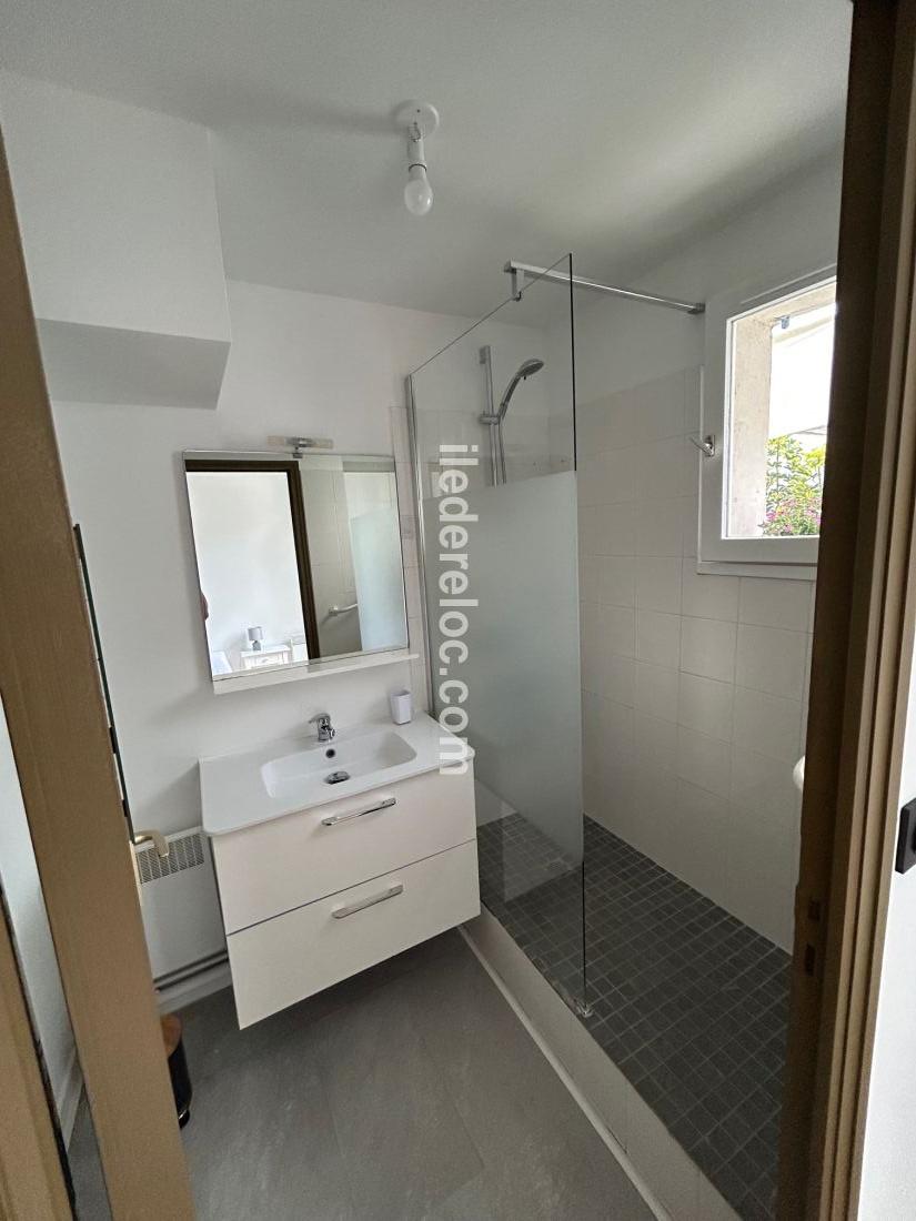 Photo 5: An accomodation located in Saint-Martin-de-Ré on ile de Ré.