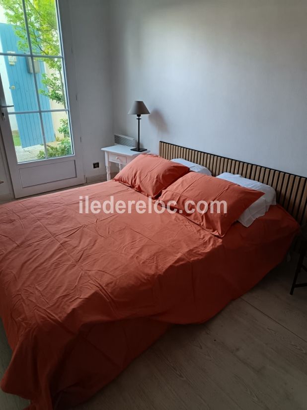 Photo 10: An accomodation located in Saint-Martin-de-R&eacute; on ile de R&eacute;.