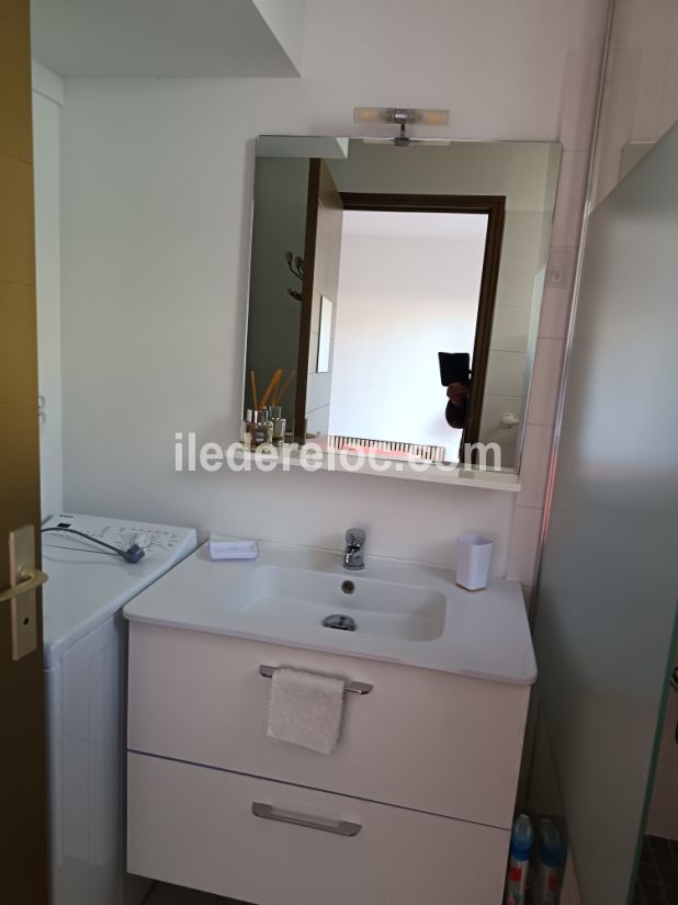 Photo 9: An accomodation located in Saint-Martin-de-R&eacute; on ile de R&eacute;.