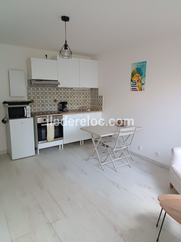 Photo 8: An accomodation located in Saint-Martin-de-R&eacute; on ile de R&eacute;.