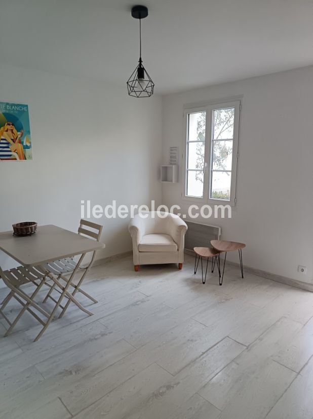 Photo 7: An accomodation located in Saint-Martin-de-R&eacute; on ile de R&eacute;.