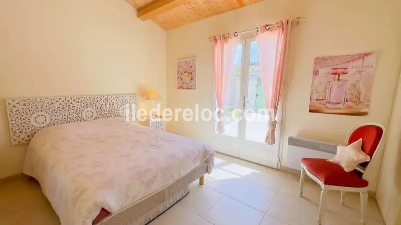 Photo 8: An accomodation located in La Couarde-sur-mer on ile de Ré.