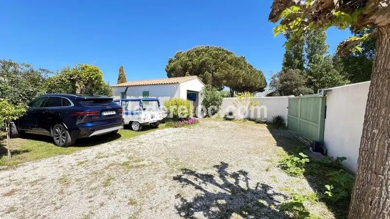 Photo 4: An accomodation located in La Couarde-sur-mer on ile de Ré.