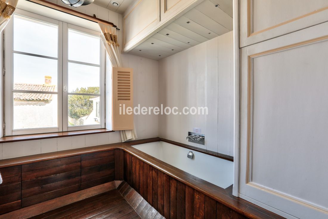 Photo 11: An accomodation located in Sainte-Marie-de-Ré on ile de Ré.