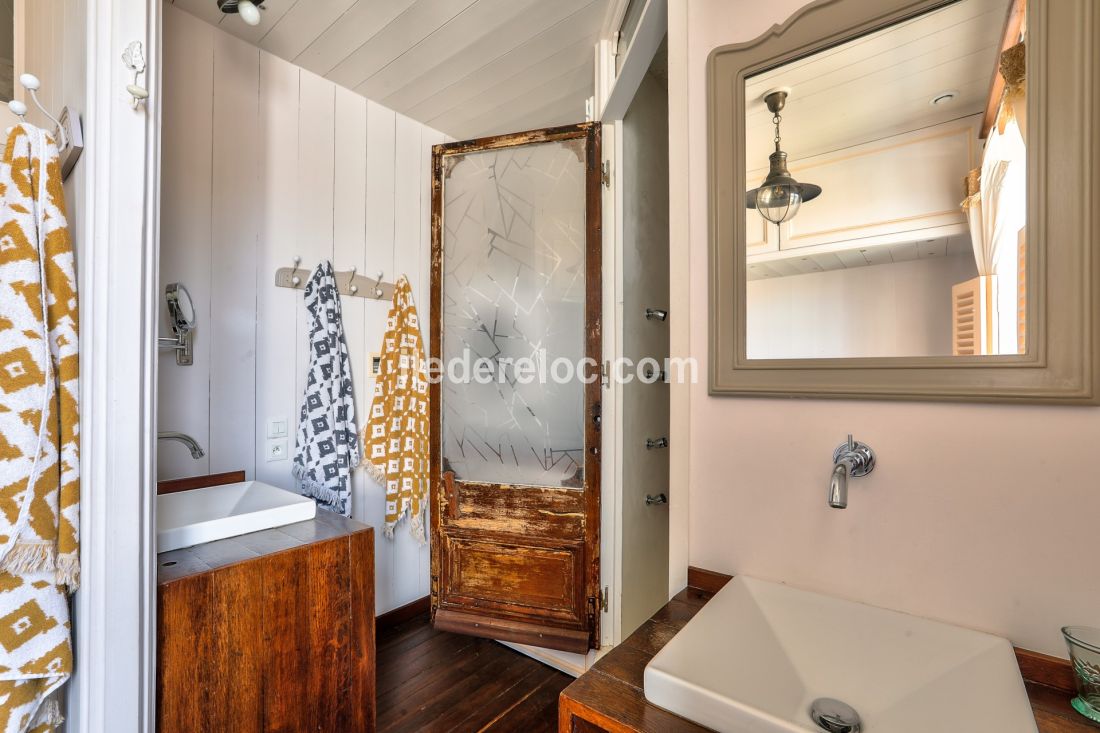 Photo 12: An accomodation located in Sainte-Marie-de-Ré on ile de Ré.