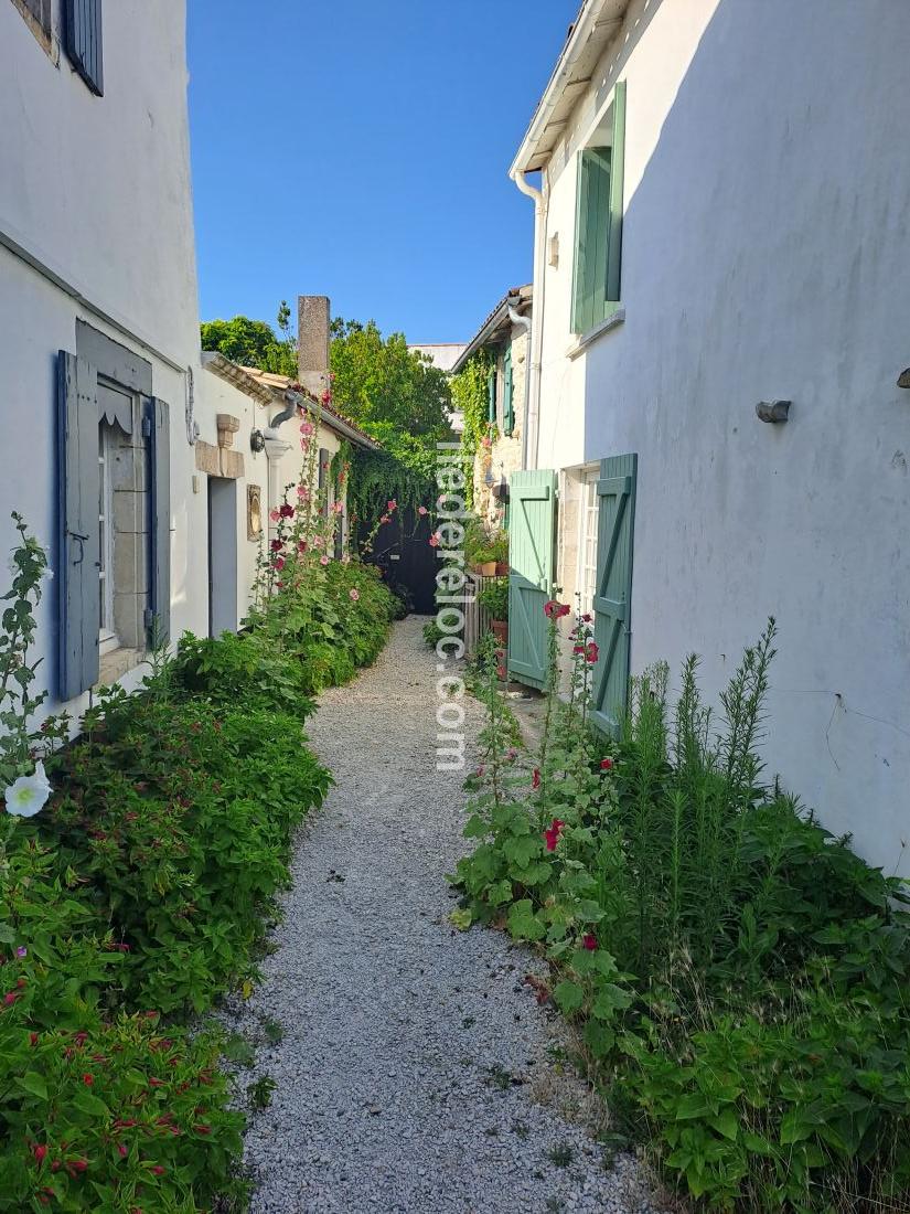 Photo 10: An accomodation located in Le Bois-Plage-en-Ré on ile de Ré.