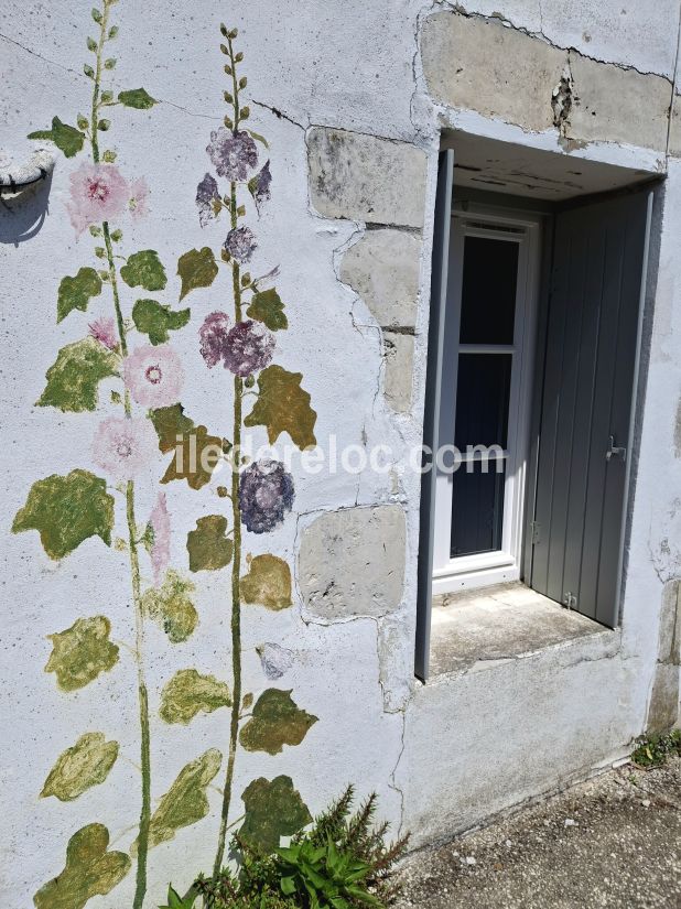 Photo 11: An accomodation located in Le Bois-Plage-en-R&eacute; on ile de R&eacute;.