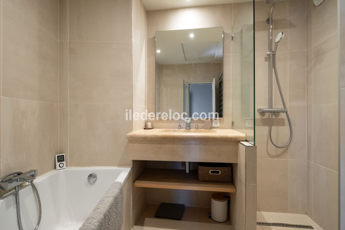 Photo 10: An accomodation located in Saint-Martin-de-Ré on ile de Ré.