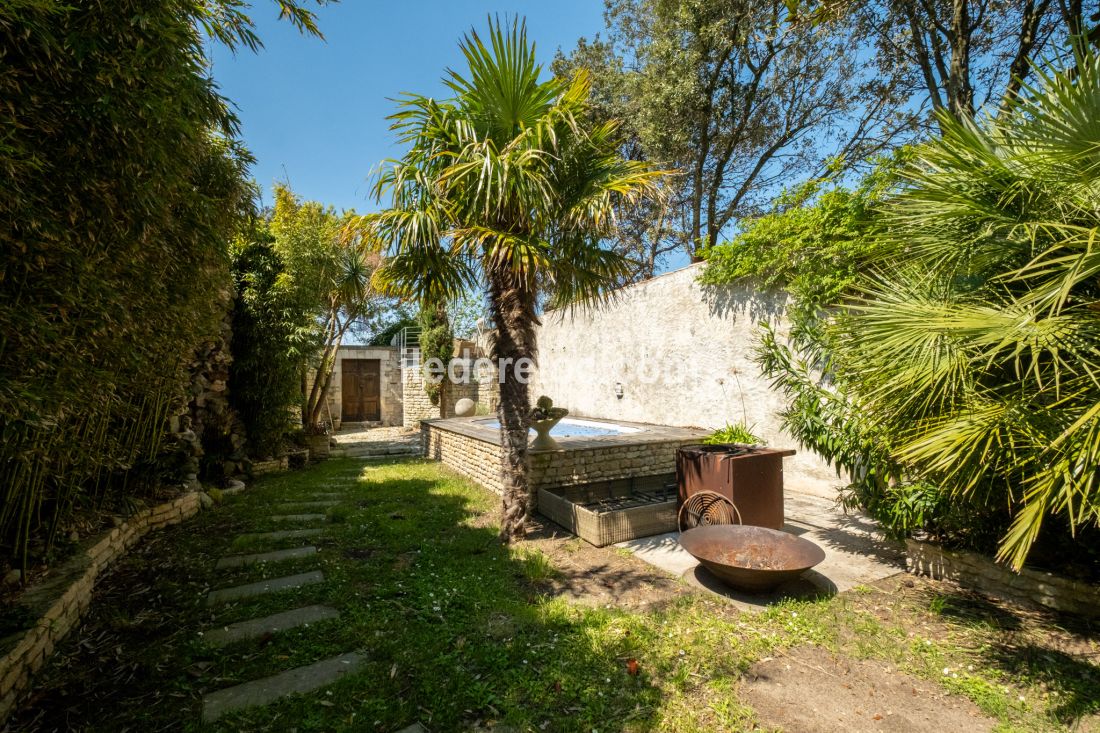 Photo 4: An accomodation located in Saint-Martin-de-Ré on ile de Ré.