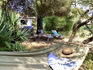 Ile de Ré:The surfer&#39;s kabane les grenettes near the beach