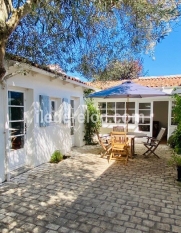 Ile de Ré:Charming house in loix (6 people: 3 bedrooms)