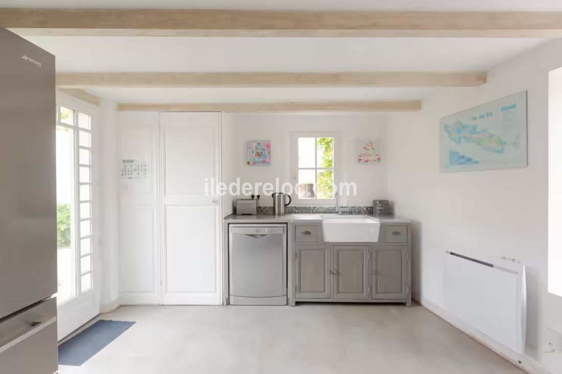 Photo 13: An accomodation located in Saint-Martin-de-Ré on ile de Ré.