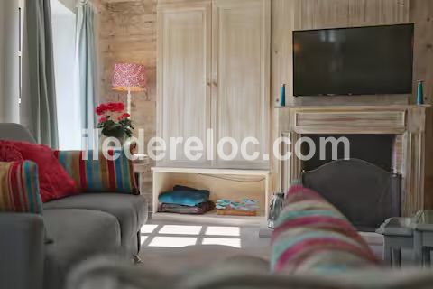 Photo 7: An accomodation located in Saint-Martin-de-R&eacute; on ile de R&eacute;.