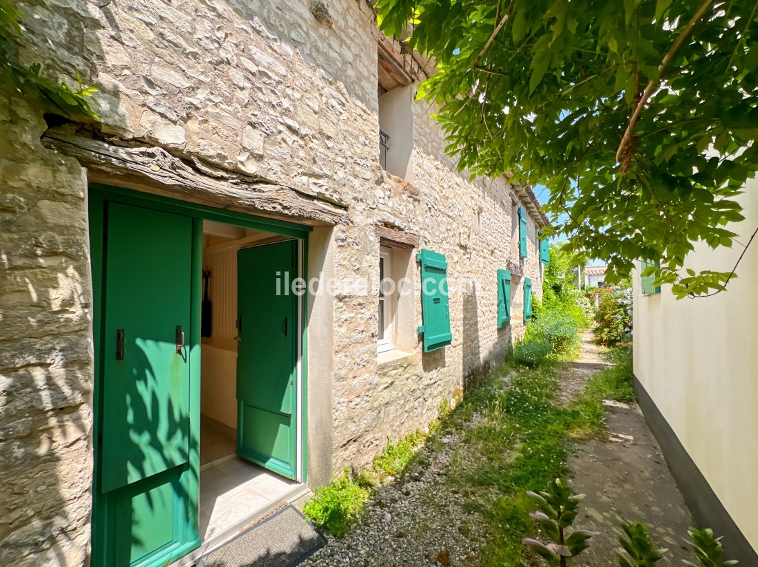 Photo 8: An accomodation located in Sainte-Marie-de-Ré on ile de Ré.