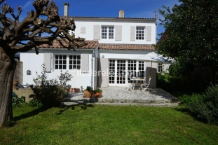Ile de Ré:Charming house in the heart of ars.