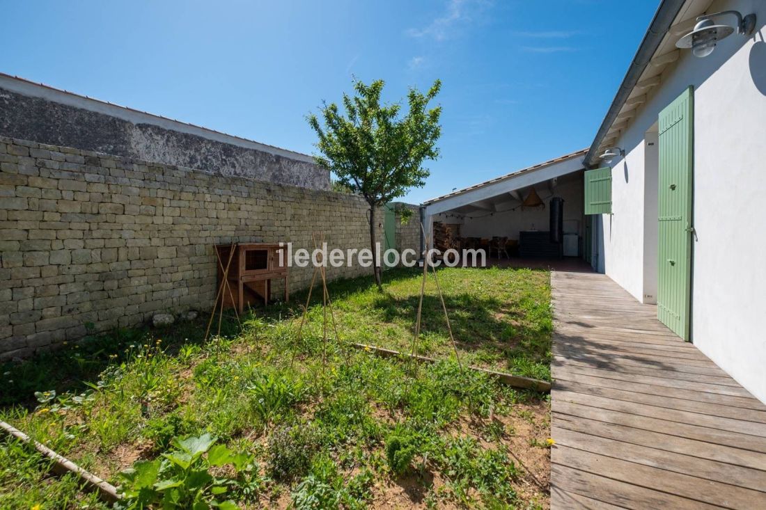 Photo 13: An accomodation located in Sainte-Marie-de-Ré on ile de Ré.