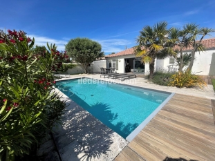 Ile de Ré:Eautifully decorated house with heated pool