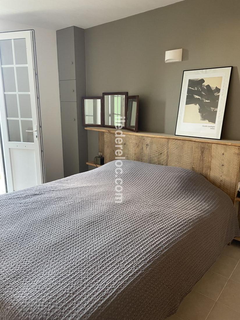 Photo 9: An accomodation located in La Couarde-sur-mer on ile de Ré.