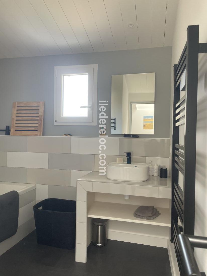 Photo 21: An accomodation located in La Couarde-sur-mer on ile de Ré.
